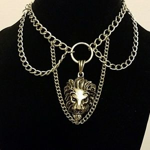 Lion choker